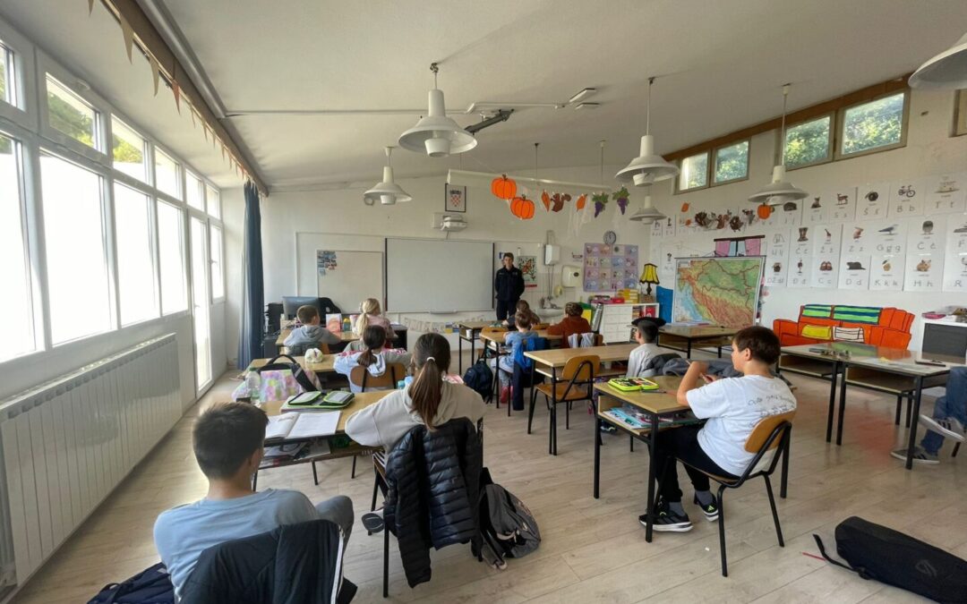 Policijska službenica održala predavanje  u sklopu Školskog preventivnog programa
