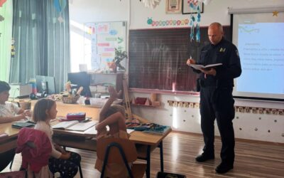 Posjet policijskog službenika učenicima prvoga razreda u PŠ Igrane